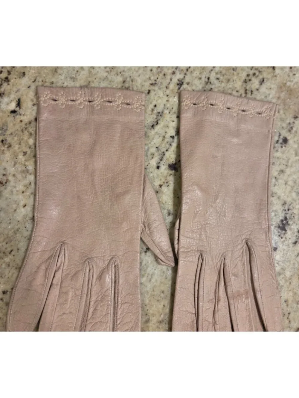 Vintage Womens Size M /7 Beige Soft Leather Gloves Eyelet Embroidered Italy
